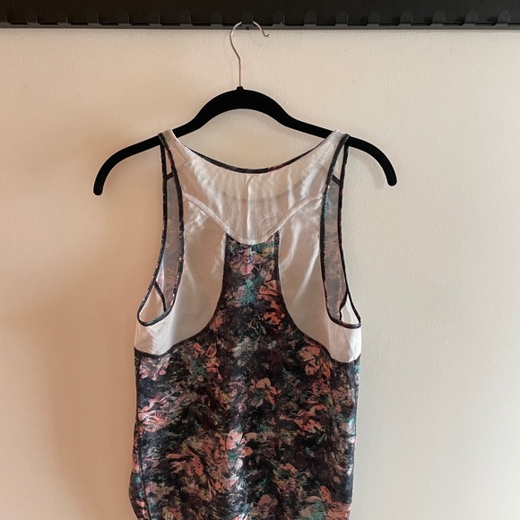 Lululemon tank size 6 - Picture 1 of 2